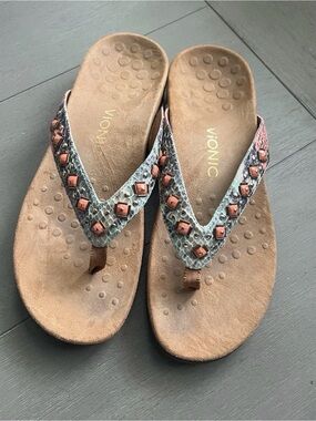 Vionic Women's Size US 10, Embossed Beaded Arch Support Flip Flops